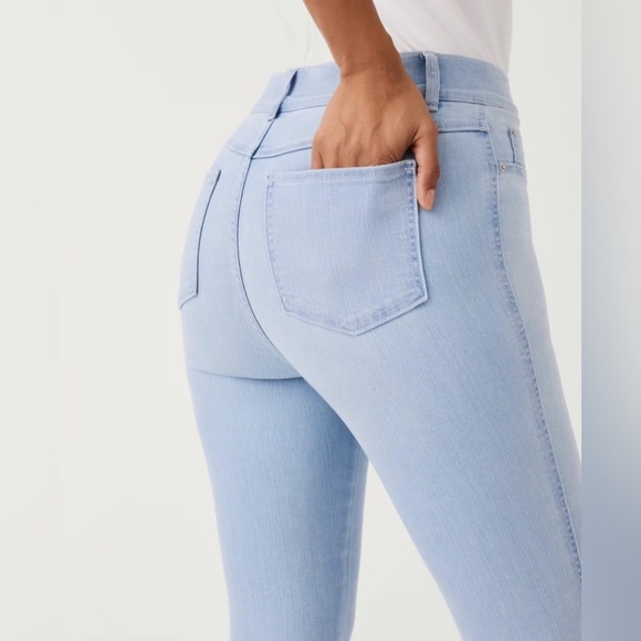 Spanx Jeans Retro Flare Light Wash - Picture 4 of 9